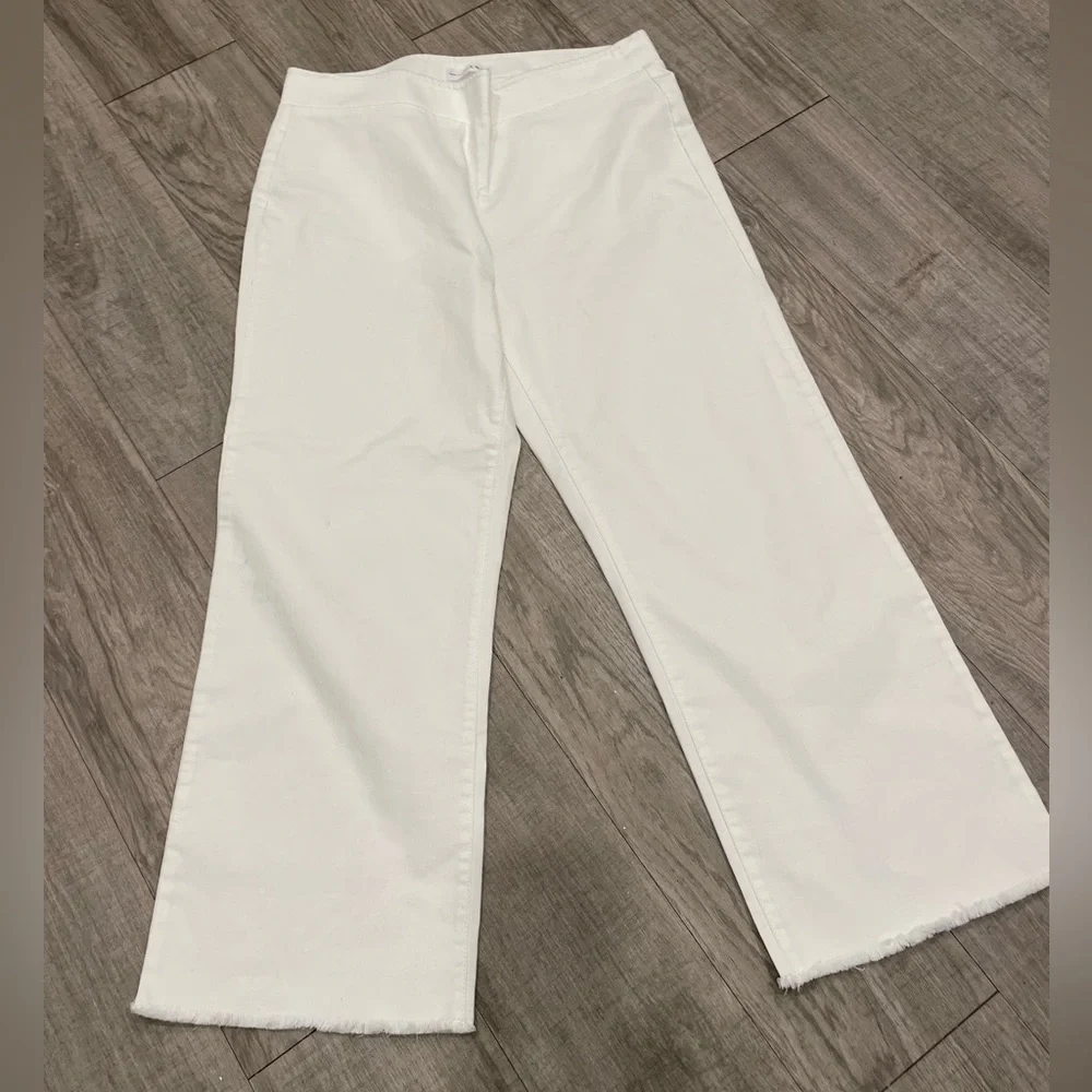 Loft Women’s Size 12 LILY White stretch raw hem straight leg jeans with pockets